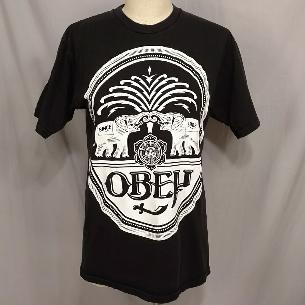 Black and White Graphic Tee M T Shirt Obey logo